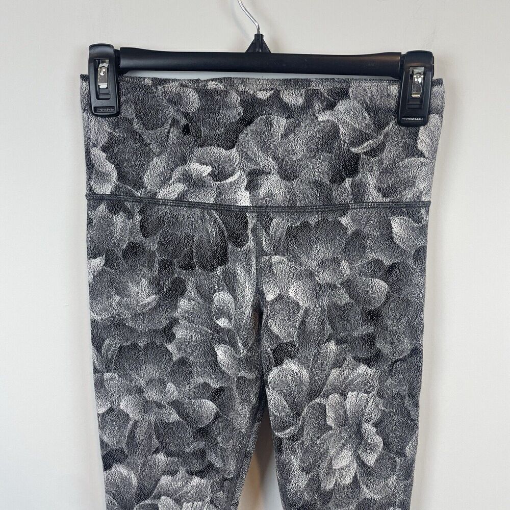 Athleta Black White Elation Floral‎ Textured Tight Legging Size XS - Picture 9 of 9